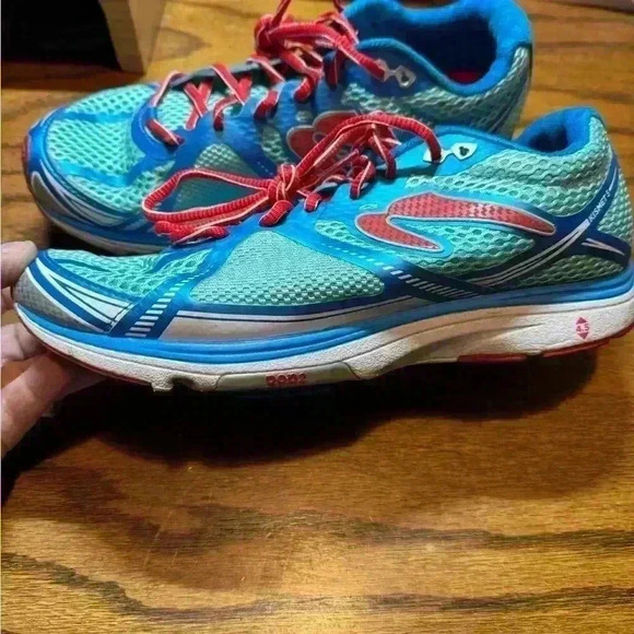 Women’s Newton running shoes - Picture 2 of 6
